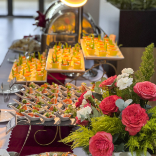 Tiệc Buffet nhỏ xinh ngay tại Văn Phòng