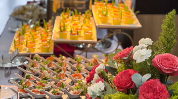 Tiệc Buffet nhỏ xinh ngay tại Văn Phòng