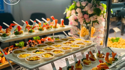 Tròn Vị Ẩm Thực Tại Tiệc Buffet Đầy Cảm Hứng